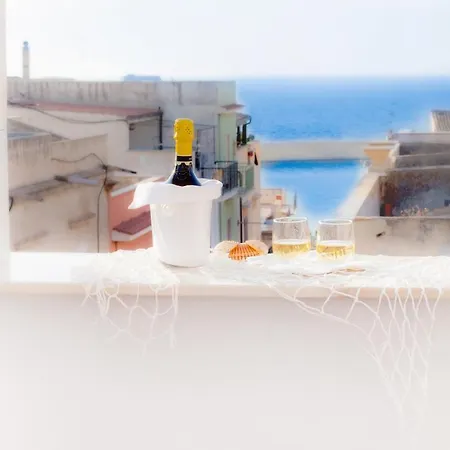 Stanze Del Mare B&B